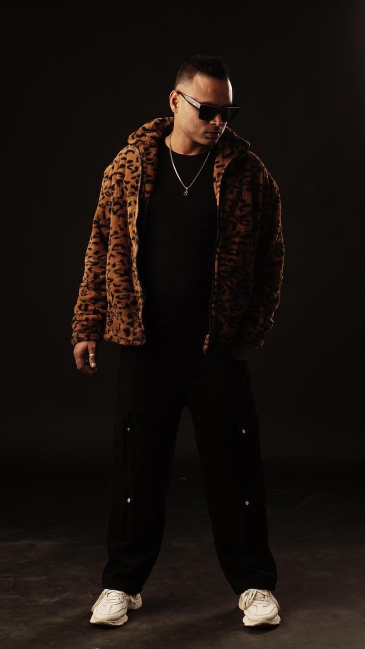 DJ Ashnotic — full-length portrait